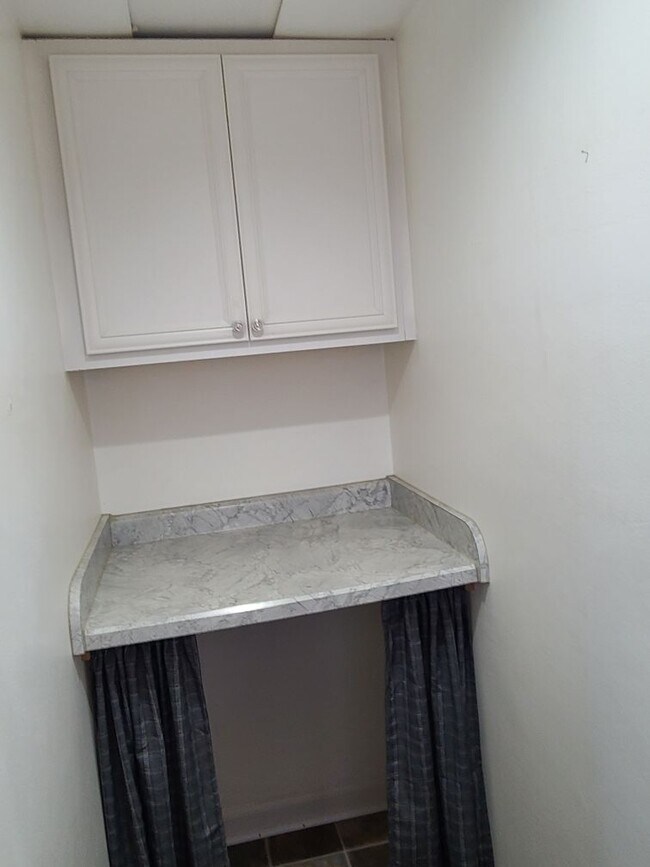 Kitchen - 38 E Lincoln Ave