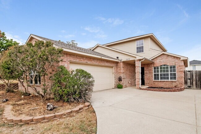 Building Photo - 2405 Creekwood St