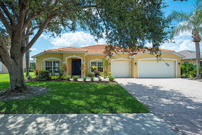 Foto principal - 2271 Grove Dr
