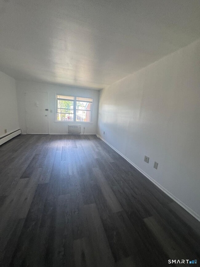 Building Photo - 155 Birdseye St