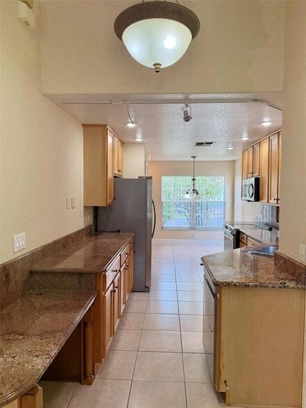 Foto del edificio - 939 Glen Abbey Cir