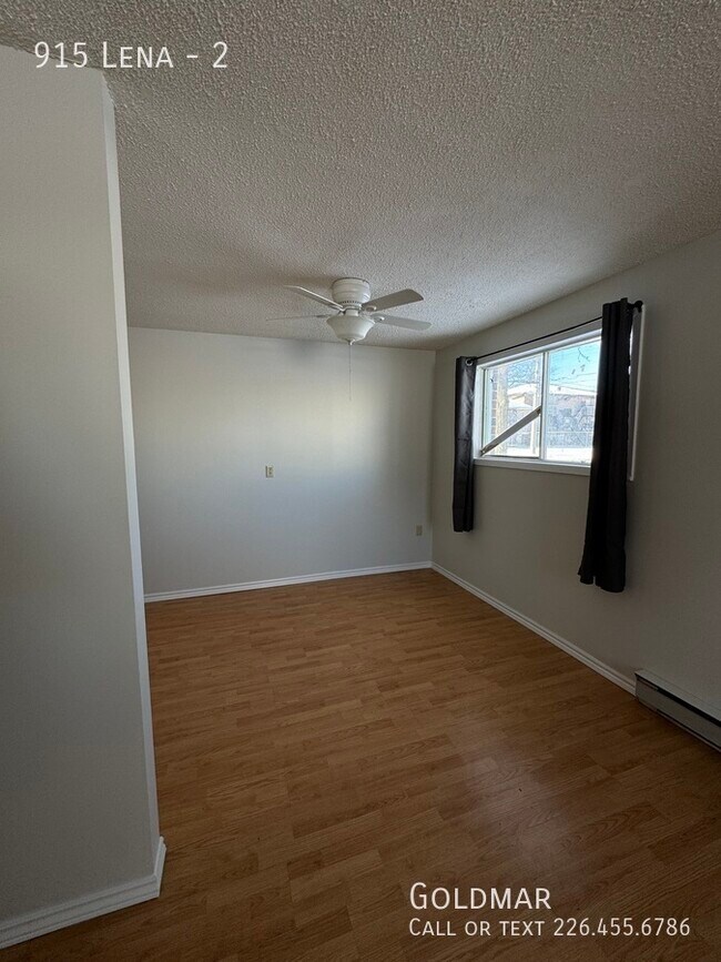 Photo du bâtiment - Large 2 bedroom unit near the University!