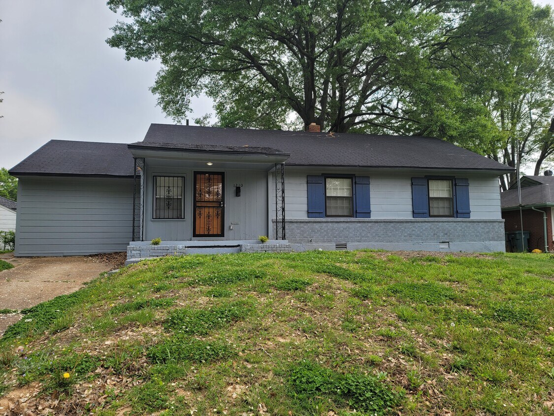 Primary Photo - 1210 Woodbury St