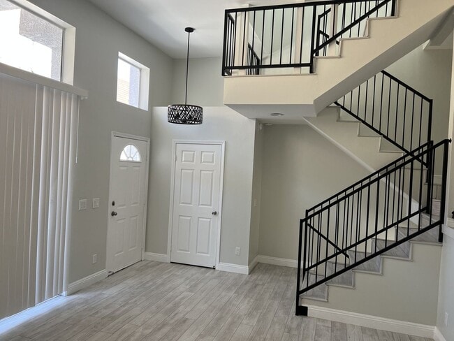 Foto del edificio - Spacious-Bright 3 Bedroom 2.5 Two story Bathroom Condo