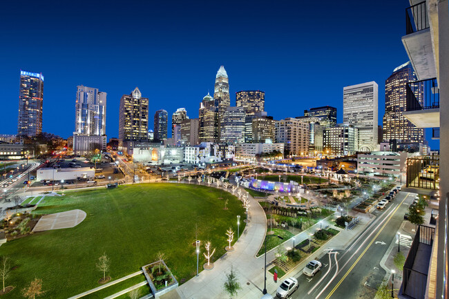 Building Photo - Bell Uptown Charlotte