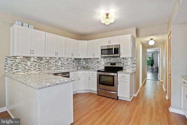 Foto del edificio - 9725 Kings Crown Ct