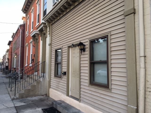 Primary Photo - 659 Walnut St