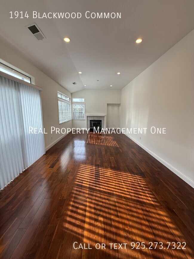 Building Photo - 1914 Blackwood Common