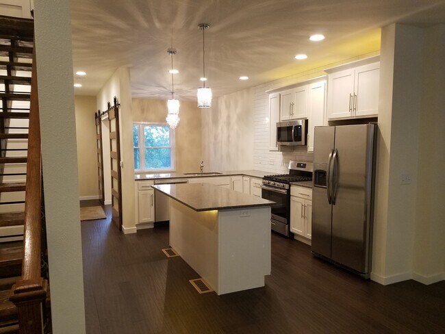 Foto del edificio - 1408 Sunset Ct