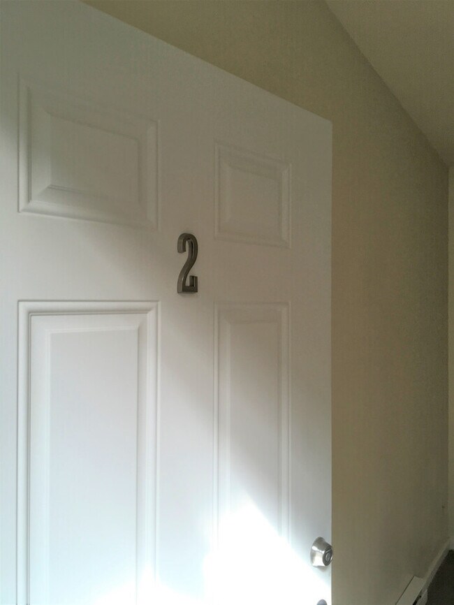 Foto del edificio - Spanaway 1bdr 1bath w/ off street park & short distance to Spanaway Lake
