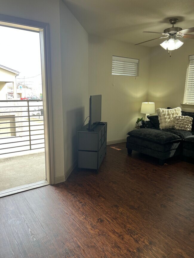 Foto del edificio - 715 Cleveland Ave