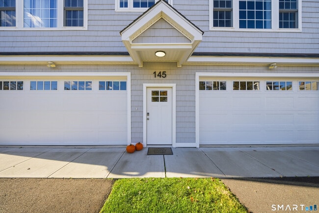 Foto del edificio - 145 Brentwood Ave