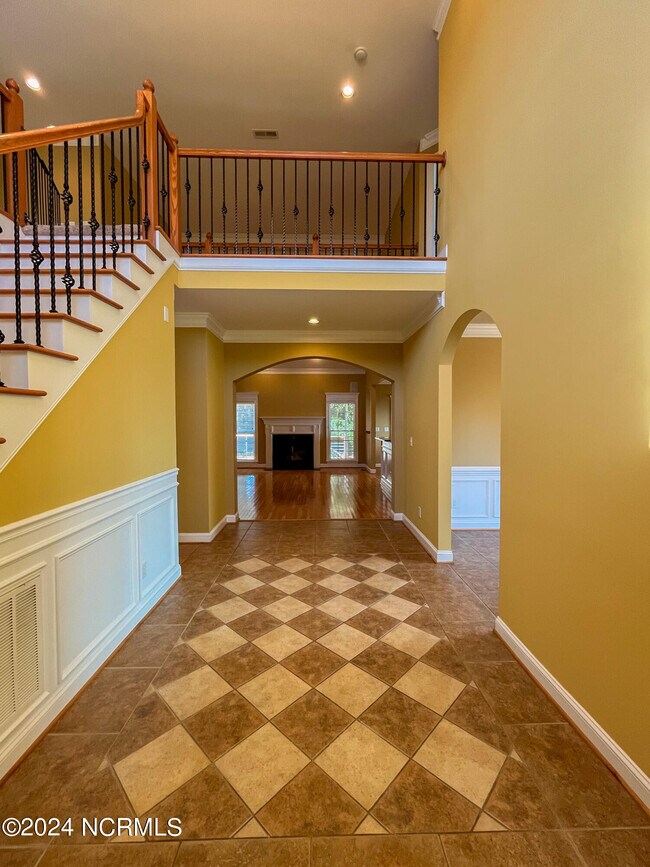 Building Photo - 726 Wine Cellar Cir