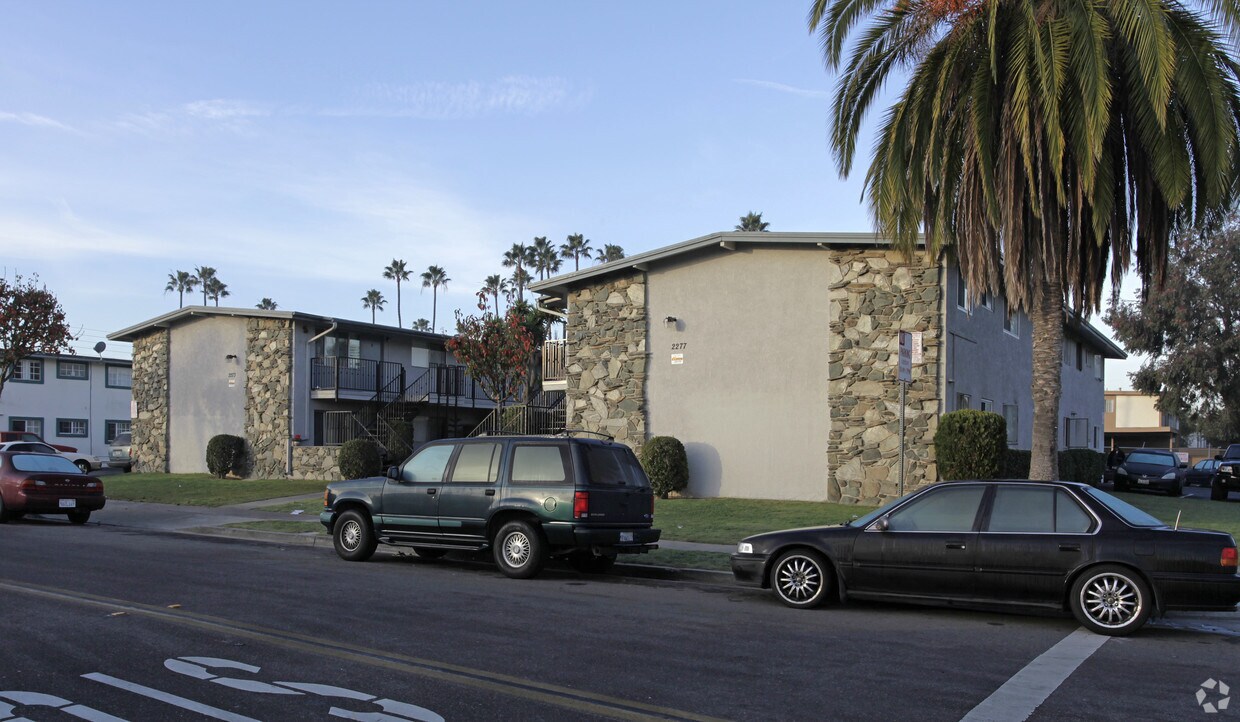 Primary Photo - 2273-2277 Maple St