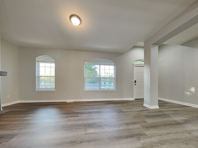 Foto del edificio - 4912 Balustrade Blvd SE