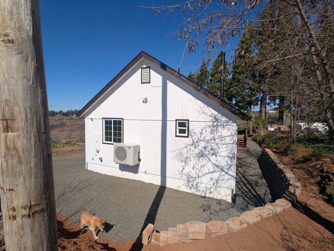 Building Photo - 13742 Blair Ln