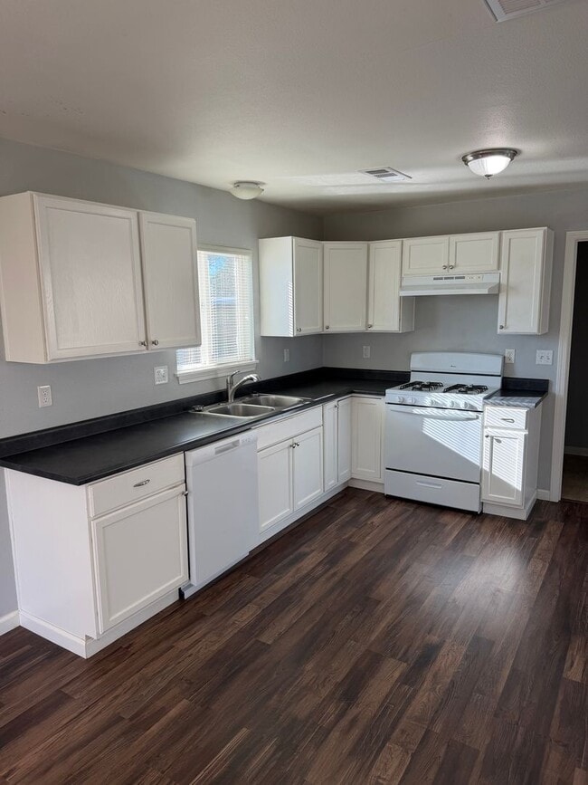 Building Photo - 2216 Oxford Rd