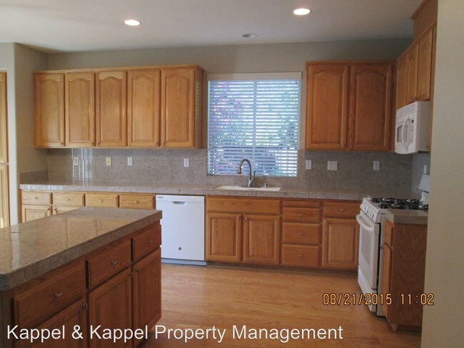 Building Photo - 5 br, 3 bath House - 1000 WOODCREST CT