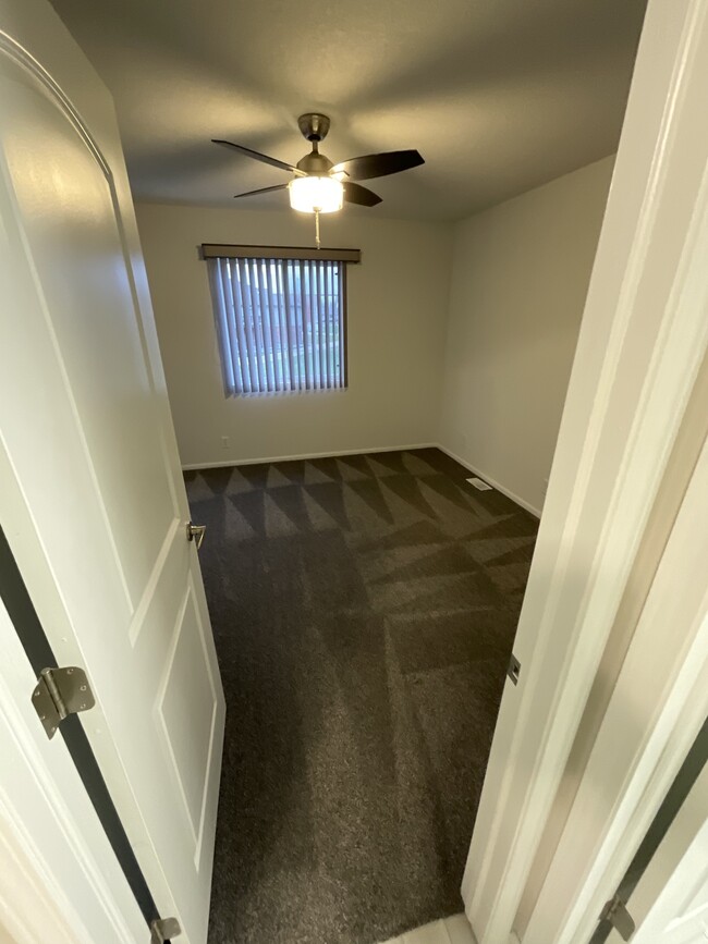 Bedroom - 1319 Lemna Ave