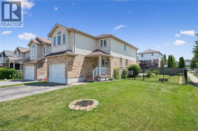 Building Photo - 71 Peach Blossom Crescent