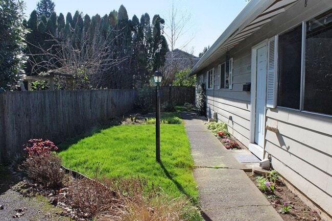 Foto del edificio - 4122-4130 SE Howe St