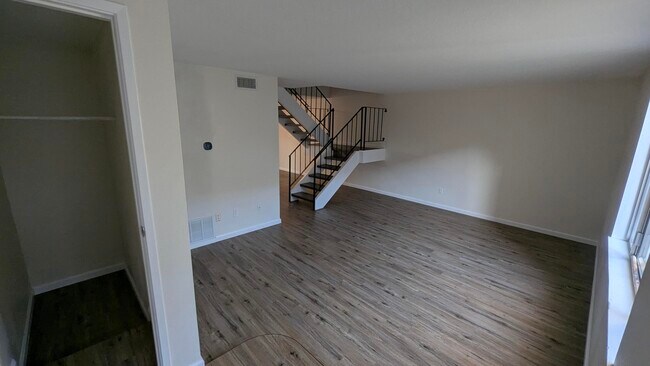 Foto del edificio - 2260 N Indian Canyon Dr