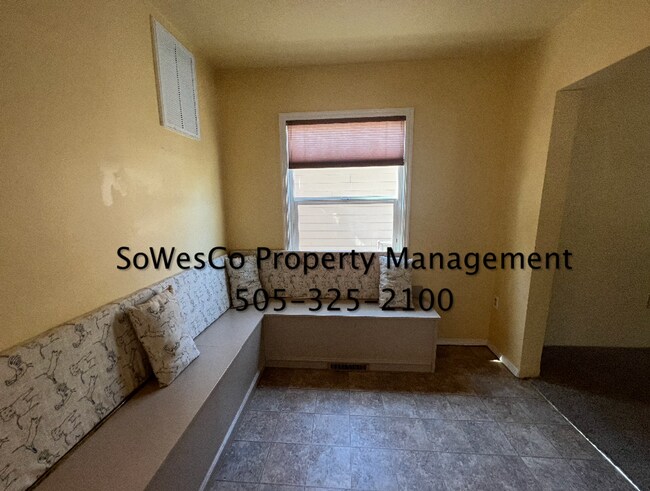 Building Photo - Charming Two Bedroom Home in Aztec with La...