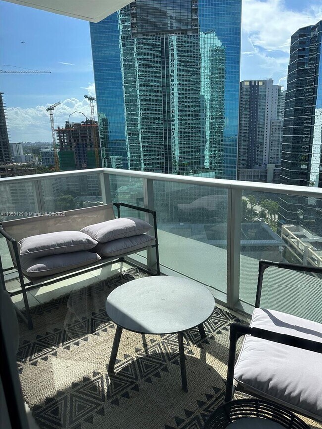 Foto del edificio - 1300 Brickell Bay Dr