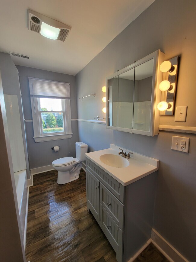 Foto del edificio - 114 3rd Ave SW