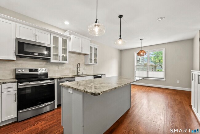 Foto del edificio - 14 Harwich Ln