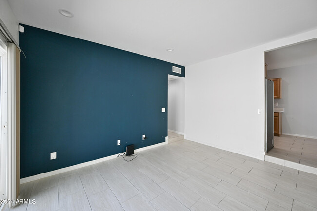 Building Photo - 417 S Terry Ln
