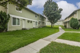 Building Photo - 800 S County Rd