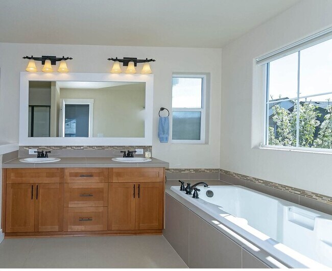 Building Photo - Like NEW! Corner lot home in Beaverton's p...