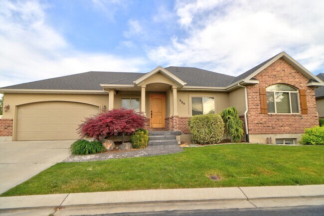 Building Photo - New reduced rent!