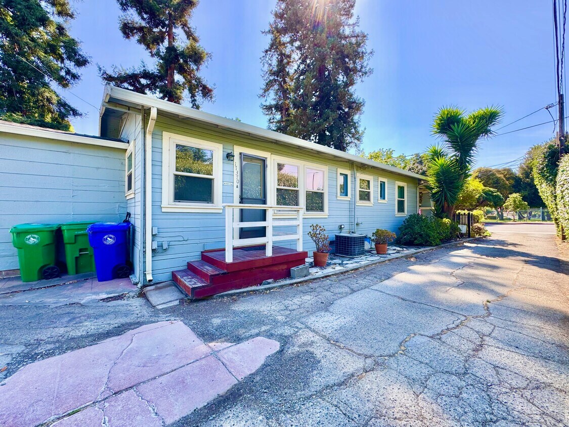 Foto principal - 17370 Boston Rd