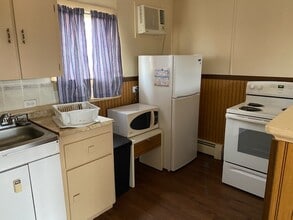 Building Photo - 115-115 Bayview Dr