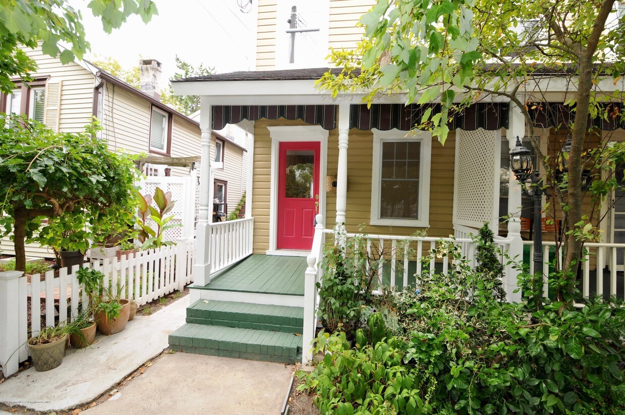 Primary Photo - 132 Heck Ave