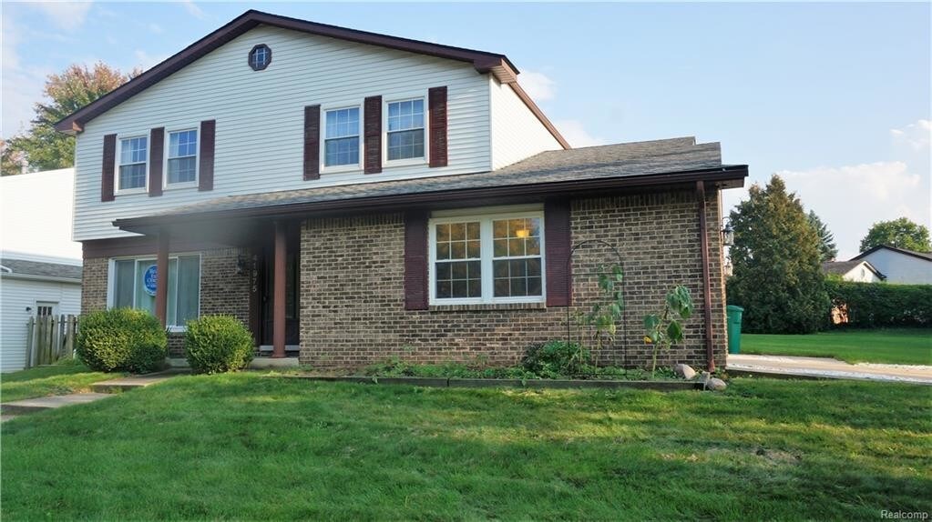 Foto principal - 41975 Cherry Hill Rd