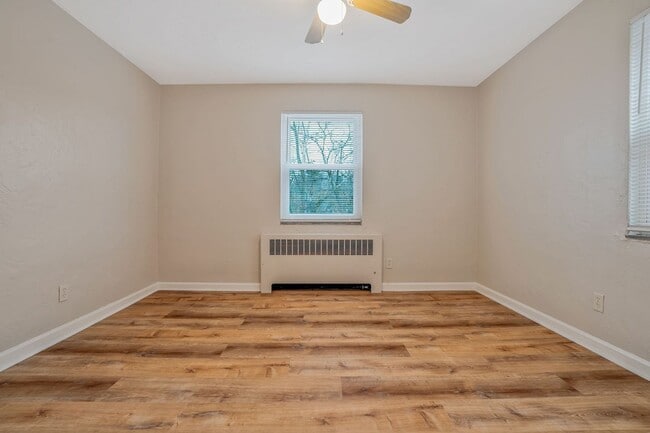 Building Photo - Updated 1 Bedroom with Deck and Garage space!