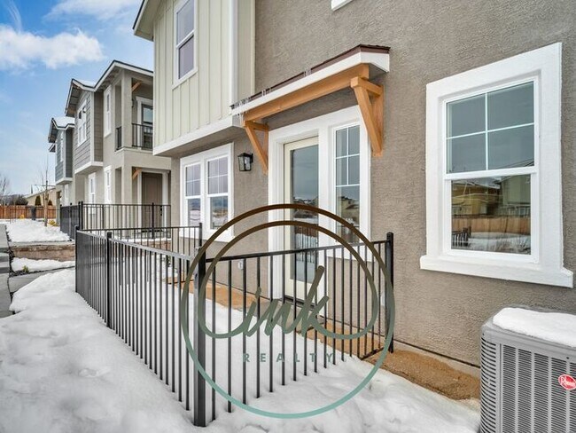 Foto del edificio - Brand New 3-Bed, 2.5-Bath Townhouse – Leas...