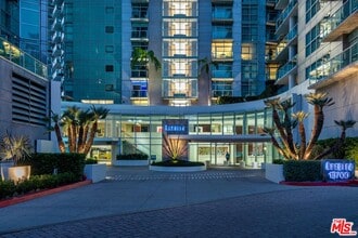 Building Photo - 13700 Marina Pointe Dr