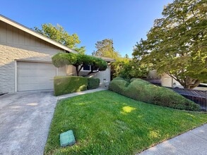 Building Photo - 32 Griggs Ln