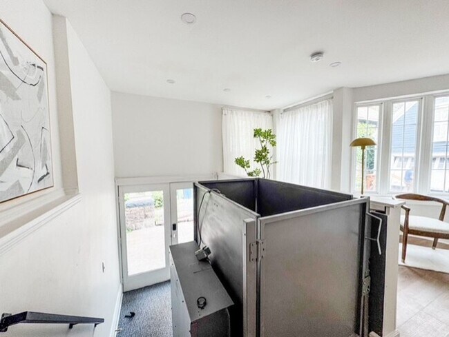 Foto del edificio - Brand new, huge 2 BR/2BA fully furnished i...