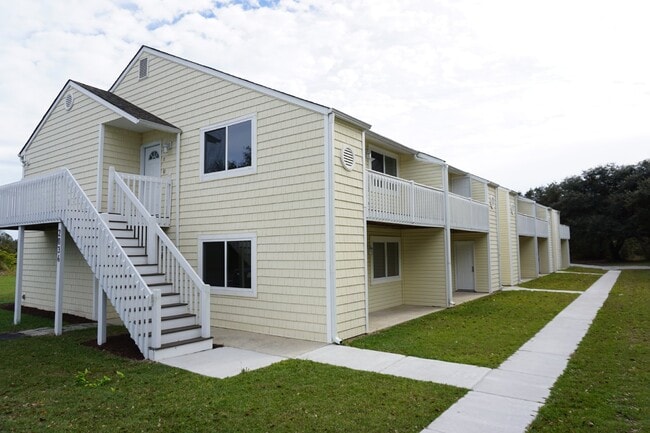 Building Photo - 2BR/1BA Beautiful Condo in Hampstead off S...