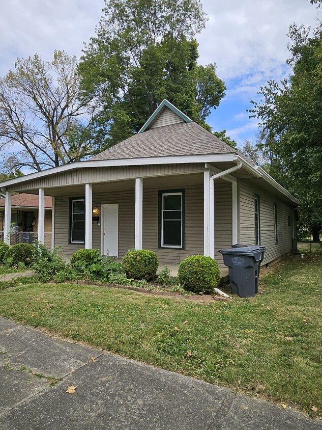 Primary Photo - 1714 Menifee St