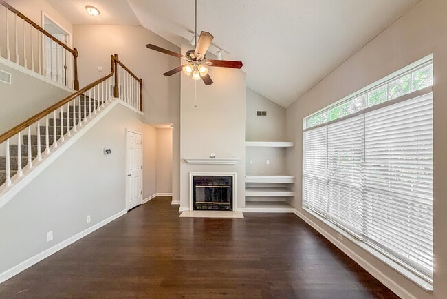 Building Photo - 3134 Creekview Ln