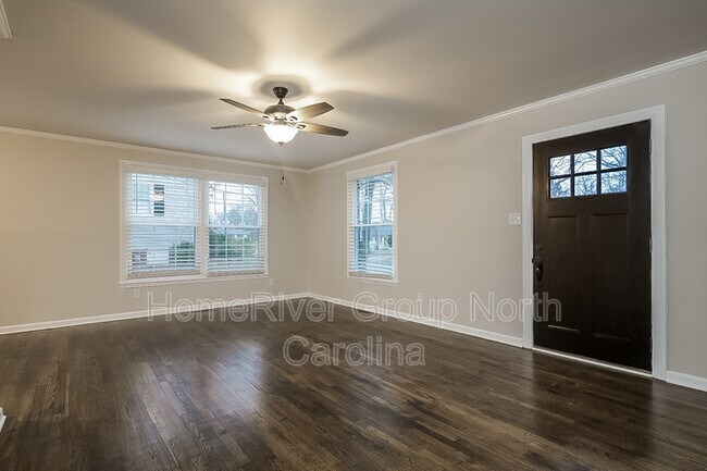 Building Photo - 2608 Robin Hood Dr