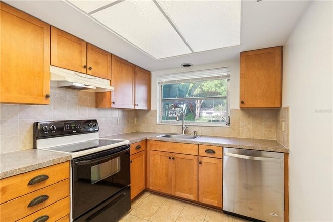 Foto del edificio - 1248 Lazy Lake Rd W