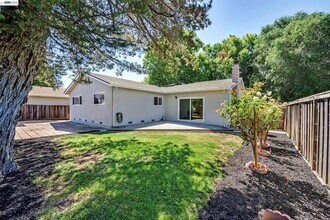 Building Photo - 6877 Rayland Ct