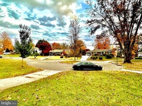 Building Photo - 5 Charen Ct